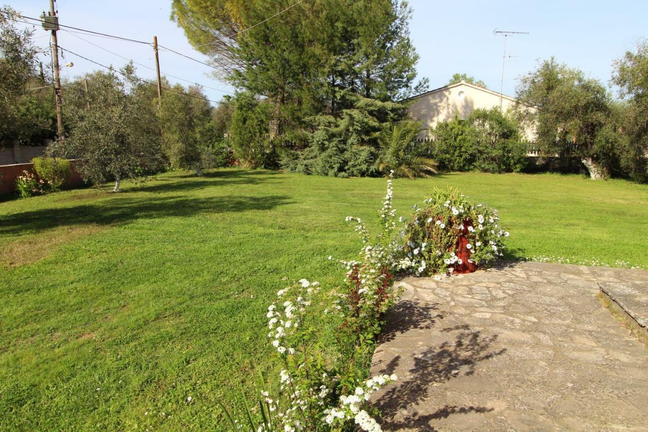Karoubis Studio Kavallouri Luaran gambar