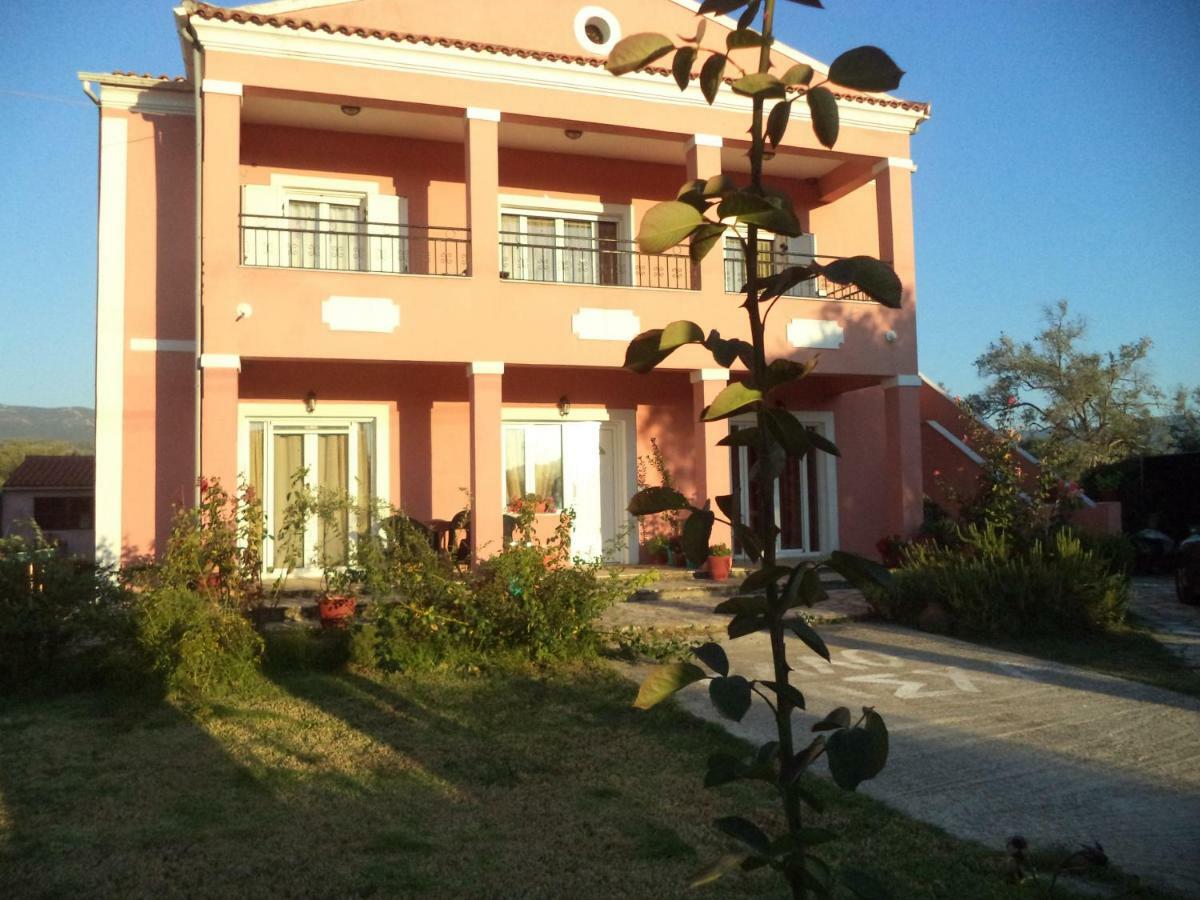 Karoubis Studio Kavallouri Luaran gambar