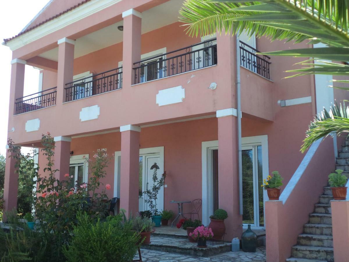 Karoubis Studio Kavallouri Luaran gambar